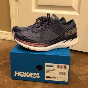 Almost NEW Hoka Clifton 5.